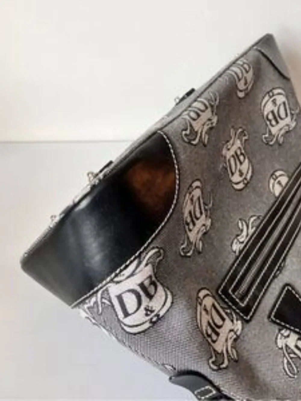 Dooney & Bourke Signature Donegal Crest LogoBlack Domed Satchel Purse Hand Bag
